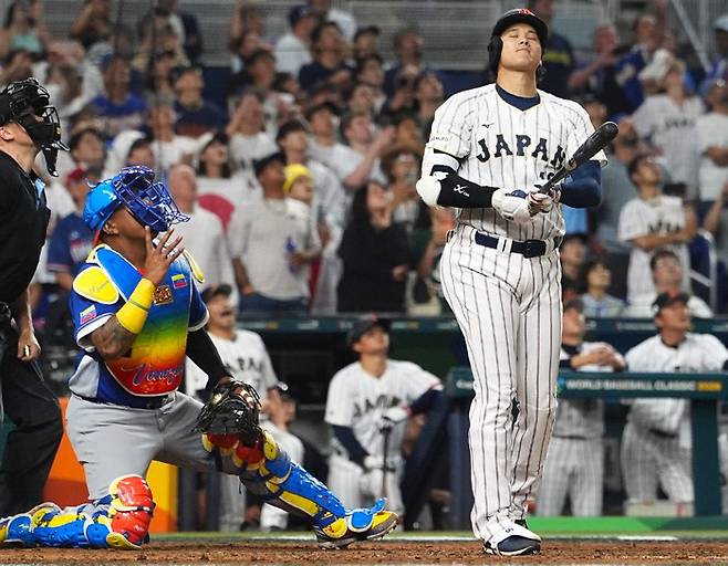 8강전 패배가 얼마나 분했으면… 경기 뒤 그라운드 정렬 선수단에 오타니는 없었다