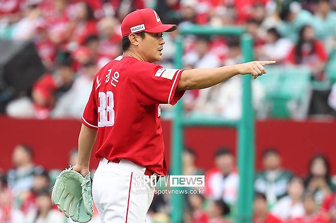 '韓 8강행 주역' 42세 국가대표는 왜 이렇게 감독 말을 안 듣나…