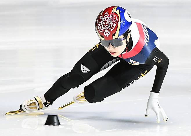 '람보르길리' 김길리의 추월쇼, 쇼트트랙 세계선수권 2관왕
