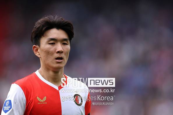 월드컵 앞둔 홍명보호 '초비상'...대표팀 '핵심 미드필더' 황인범, 상대 선수에 발 밟히는 부상→상태 지켜봐야