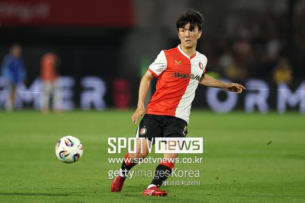 월드컵 앞둔 홍명보호 '초비상'...대표팀 '핵심 미드필더' 황인범, 상대 선수에 발 밟히는 부상→상태 지켜봐야