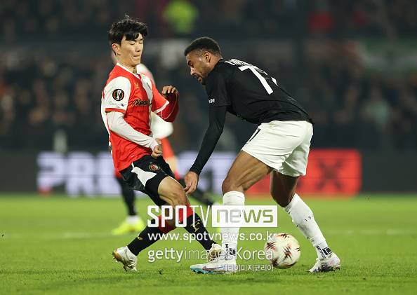 월드컵 앞둔 홍명보호 '초비상'...대표팀 '핵심 미드필더' 황인범, 상대 선수에 발 밟히는 부상→상태 지켜봐야