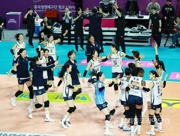 '사진 조작 논란' KOVO, 여자부 한국도로공사 정규리그 1위 확정 SNS 뉴스에 자료사진 사용