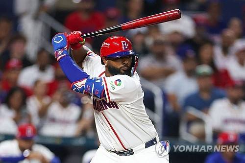 침울해진 도미니카, 미국 4회 홈런 2방으로 2-1 역전[미국-도미니카]