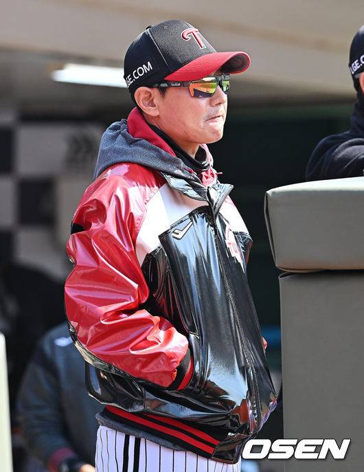 ‘초비상’ LG WBC 후폭풍 거세다! 문보경 허리 주사 치료→시범경기 못 나온다 “개막전 맞춰도 수비 불가, DH 기용” [오!쎈 수원]