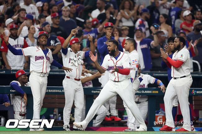 ‘도미니카 최강 타선 막았다’ 미국, 홈런 2방 앞세워 4강 2-1 진땀승…3연속 결승 진출 [WBC]