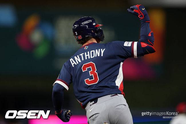 ‘도미니카 최강 타선 막았다’ 미국, 홈런 2방 앞세워 4강 2-1 진땀승…3연속 결승 진출 [WBC]