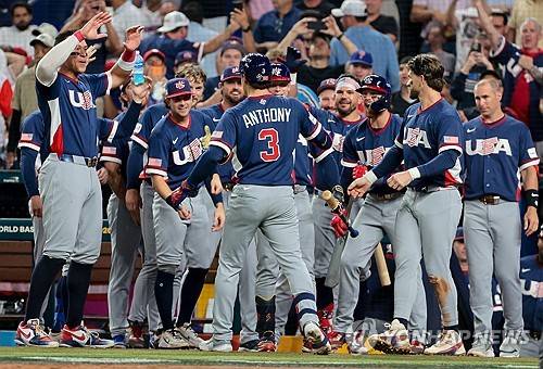 '한국 10-0 대파했는데' 도미니카, 와르르 무너졌다…미국, '51득점 폭발' 최강 타선 2-1로 잠재워→WBC 결승 선착