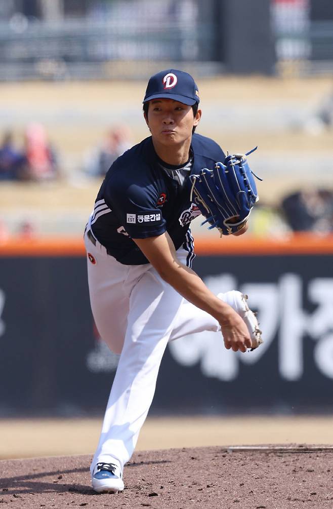 '8실점' 한화 불펜 붕괴, 155㎞ 외국인 데뷔전 빛 바랬다…'장타쇼' 두산 대역전승[대전 리뷰]