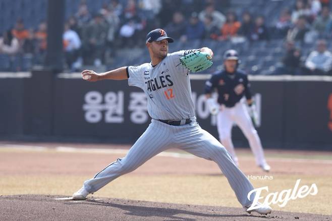 '한화 불펜 왜 이래? 8실점 연쇄 방화' 두산, 8-4 역전승→단독 2위 수성…양의지 추격 스리런+박지훈 결승타 [대전:스코어]