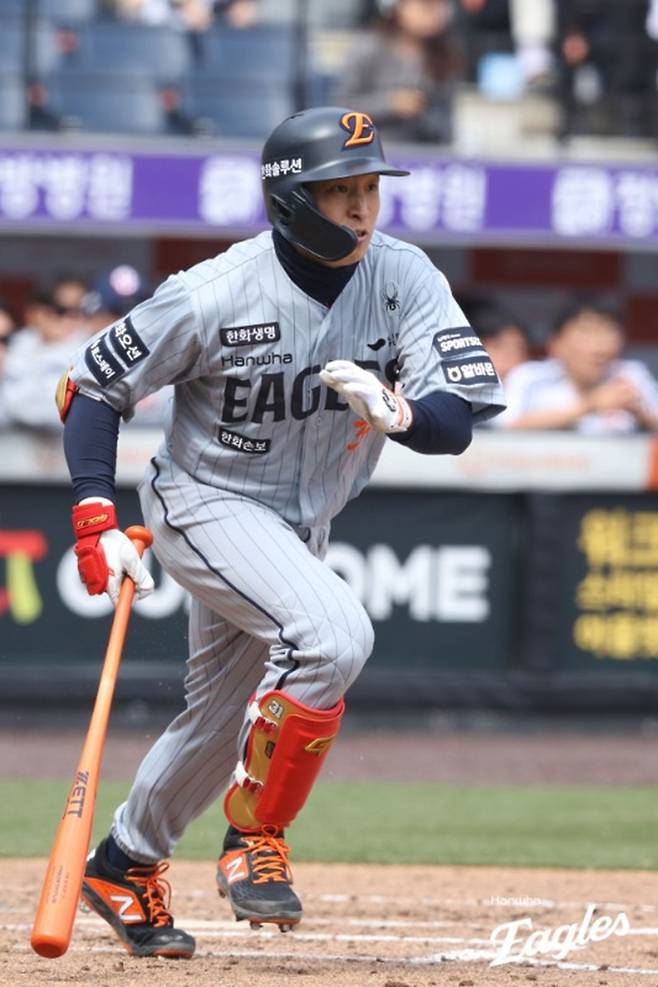 '한화 불펜 왜 이래? 8실점 연쇄 방화' 두산, 8-4 역전승→단독 2위 수성…양의지 추격 스리런+박지훈 결승타 [대전:스코어]