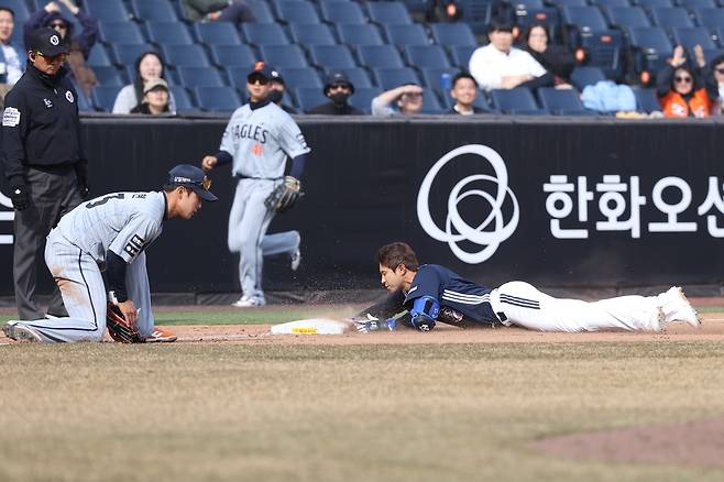 '한화 불펜 왜 이래? 8실점 연쇄 방화' 두산, 8-4 역전승→단독 2위 수성…양의지 추격 스리런+박지훈 결승타 [대전:스코어]