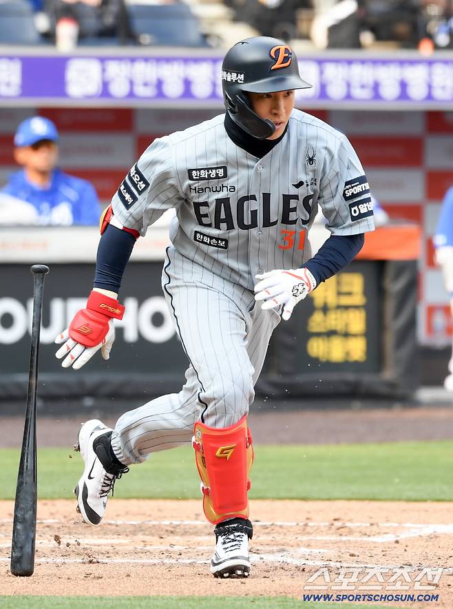 '이게 역대 1위다' 1억 백의종군 베테랑 터졌다…한화, 치열한 고민 시작되나