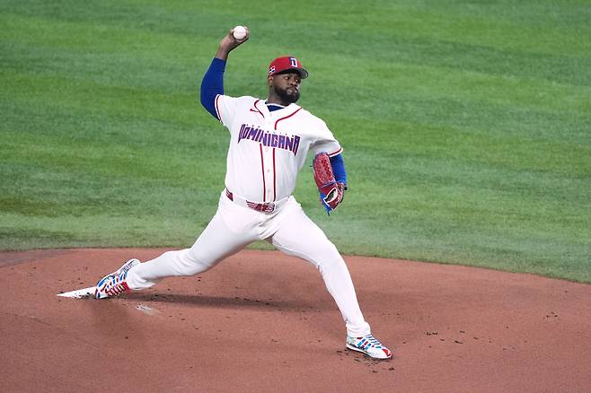 '소잡는 칼을 왜 닭잡는데 썼나.' 사이영상 2위를 한국전에 내더니... 도미니카共 8승 투수 미국전에 내고 1대2 패배