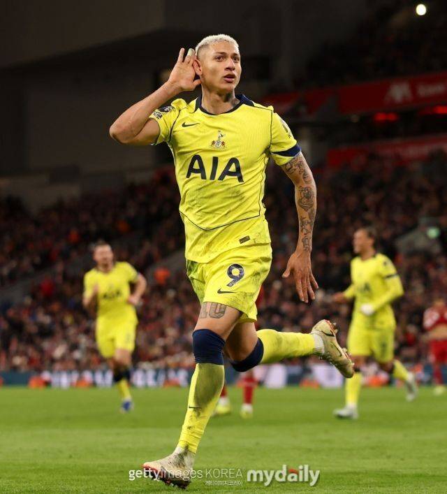 'EPL에서 가장 형편없는 팀과 비겼다'…리버풀, 토트넘전 무승부 후 안필드에서 야유