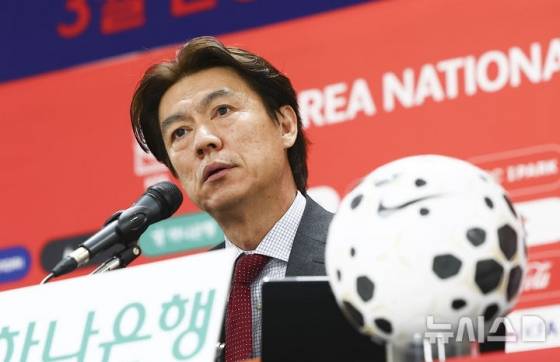 '손흥민·오현규 공존' 끝내 불발? '월드컵 단 3개월 전' 홍명보 감독 해답 못 찾았다