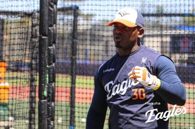 '재계약 실패→MVP' 이 선수는 왜 15억에 한화 컴백했나…체중 감량→한화 우승 꿈꾼다