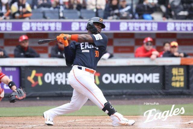 '재계약 실패→MVP' 이 선수는 왜 15억에 한화 컴백했나…체중 감량→한화 우승 꿈꾼다