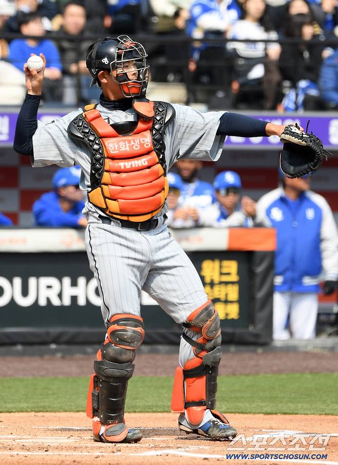 '깜짝 1위' 왜 한화 사령탑은 칭찬 오히려 아꼈나…