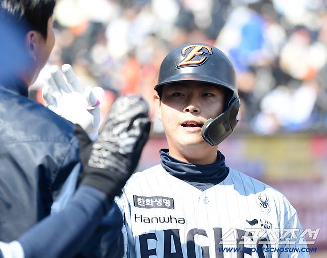 '깜짝 1위' 왜 한화 사령탑은 칭찬 오히려 아꼈나…