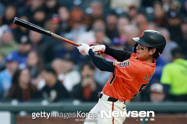 WBC 마치고 샌프란시스코 돌아간 이정후, 시범경기 복귀전서 2루타+볼넷 활약