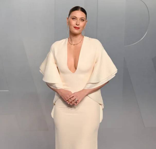 '188cm 글래머' 샤라포바, 오스카 홀린 파격 드레스 자태... NBA 스타와 투샷 눈길