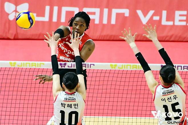 프로배구 외국인 거포 누가 남나…베논·조이 재계약 가능성↑