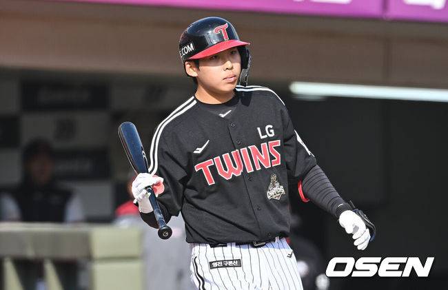 2개월 만에 투수 포기하길 잘했네…‘홈런-2루타-안타’ 6할2푼5리 맹타, LG는 차세대 거포 유격수를 얻다