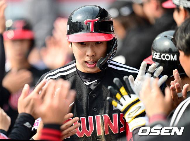 2개월 만에 투수 포기하길 잘했네…‘홈런-2루타-안타’ 6할2푼5리 맹타, LG는 차세대 거포 유격수를 얻다