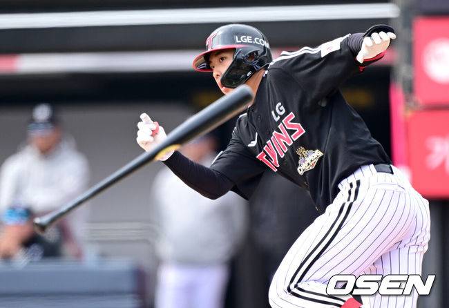 2개월 만에 투수 포기하길 잘했네…‘홈런-2루타-안타’ 6할2푼5리 맹타, LG는 차세대 거포 유격수를 얻다