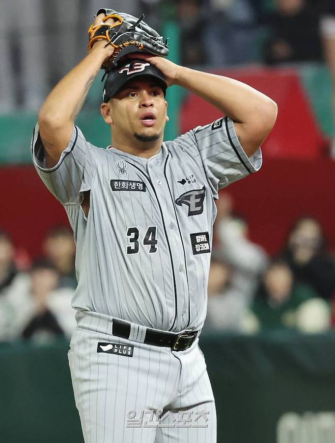 '베네수엘라, KBO리거 덕 톡톡히 보네' 일본 잡은 헤이수스 이어 '전 한화' 산체스도 팀 구했다 [WBC]