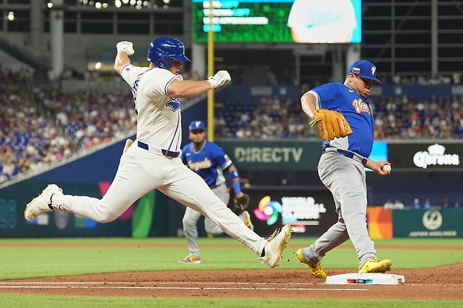 '前 한화' 산체스, 불 끄고 조국 구했다…베네수엘라, 이탈리아 꺾고 'WBC 첫 결승' 진출→18일 미국과 맞대결