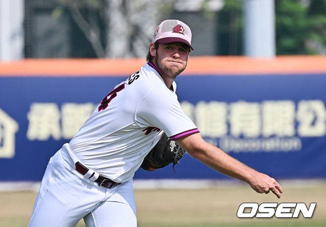 '이게 맞아?' 키움 13억 외인 투수 구속이 138km 뚝…