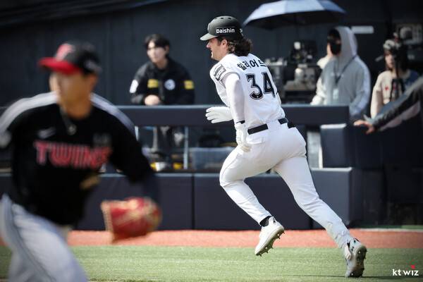 병살타를 4개나 쳤는데 어떻게 이겨요...'이재원 멀티포+홈런 4방' LG, KT에 시범경기 첫 승 헌납 [수원 현장]