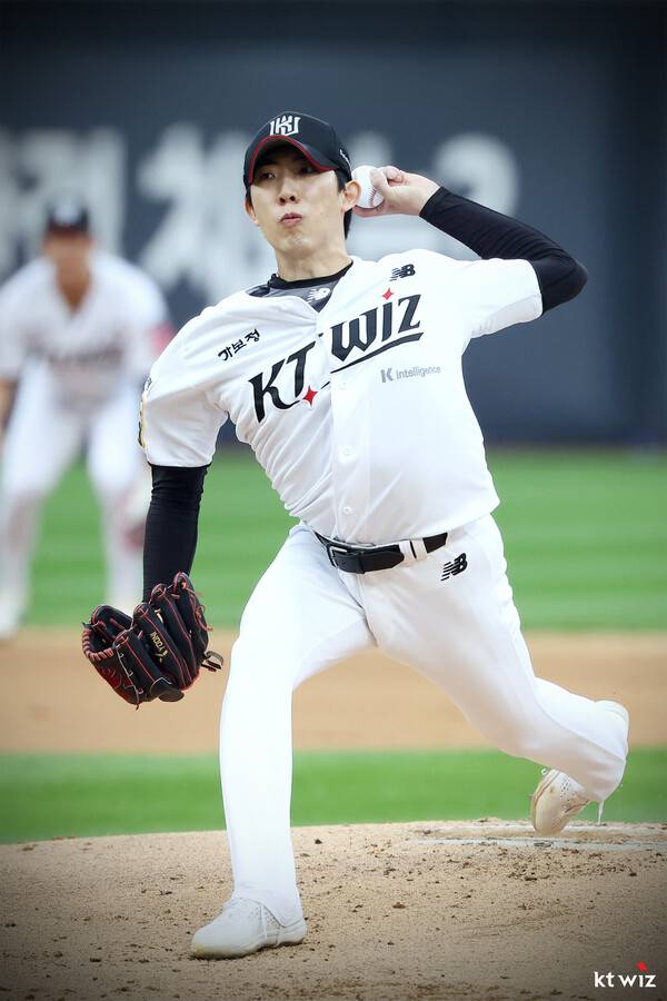 병살타를 4개나 쳤는데 어떻게 이겨요...'이재원 멀티포+홈런 4방' LG, KT에 시범경기 첫 승 헌납 [수원 현장]