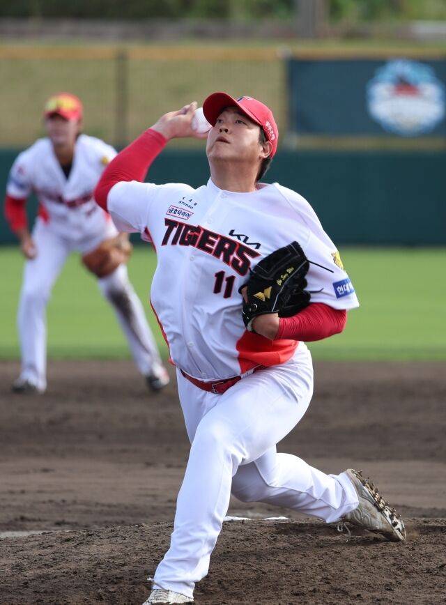 KIA 조상우 143km로 뚝, 그런데 1이닝 잘 막았고 포크볼도 OK…이걸 어떻게 봐야 하나 ‘운명의 2년’