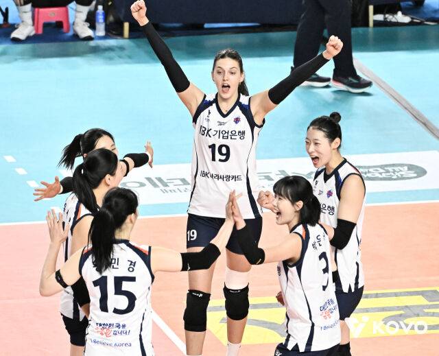 준PO 진출팀은? 한국도로공사 꺾은 IBK기업은행, 18일 GS칼텍스 경기까지 지켜본다 [MD김천]
