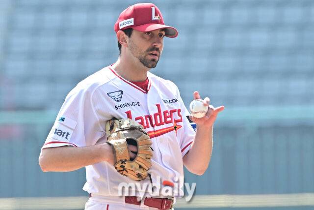 드디어 생후 5개월 아들+아내 한국행, 196cm 좌완 벌써 설렌다