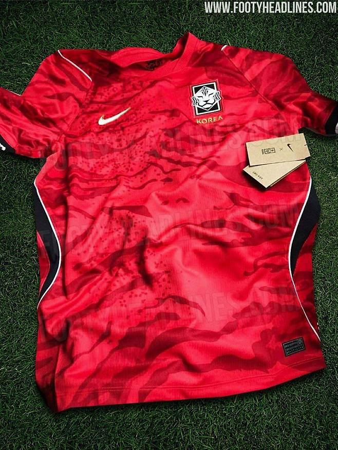 단독 유출! '한국 월드컵 유니폼 실물' 새빨간 레드 컬러+호랑이 줄무늬…