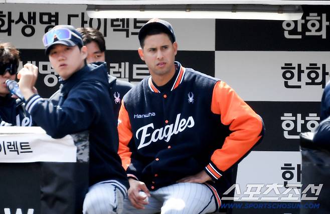 '한화 도와줘요' 美 공습→22시간 생지옥, 조국 우승 응원한다…