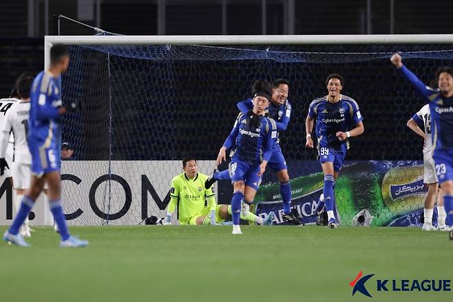 '무려 2조 2430억' 日 축구 대박→또 파격 계약 체결 성공, 일본 열도 환호 세례...