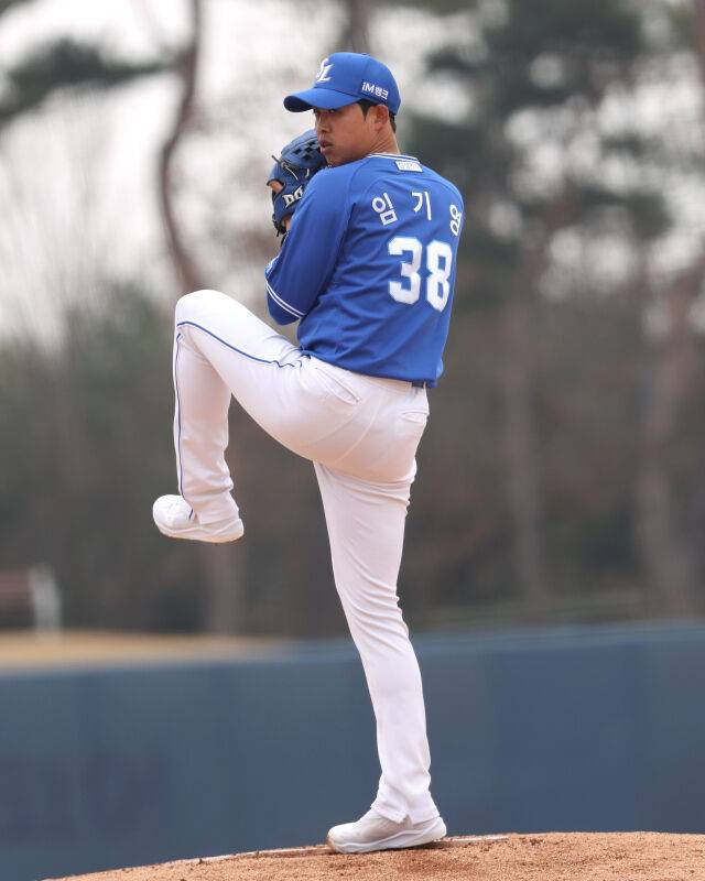 '한화→KIA→삼성' 2차 드래프트 이적생, 첫 등판서 3이닝 2실점 패전…사령탑 믿음 왜 아직 확고한가