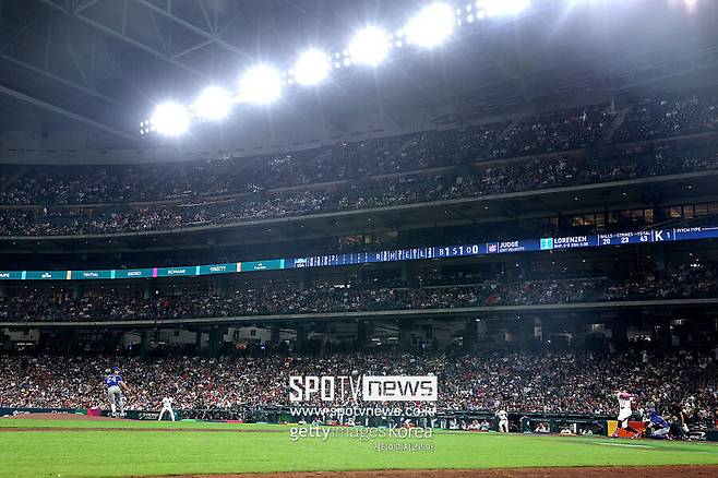 결승전에 동전 던지기 등장…'3연속 결승전' 미국, '첫 결승 진출' 베네수엘라 선발 라인업 공개