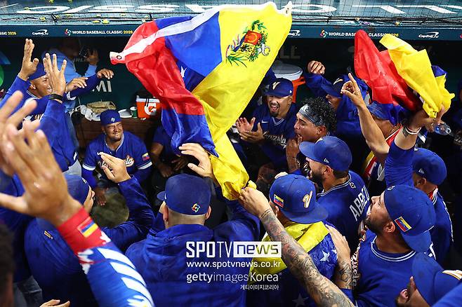 결승전에 동전 던지기 등장…'3연속 결승전' 미국, '첫 결승 진출' 베네수엘라 선발 라인업 공개