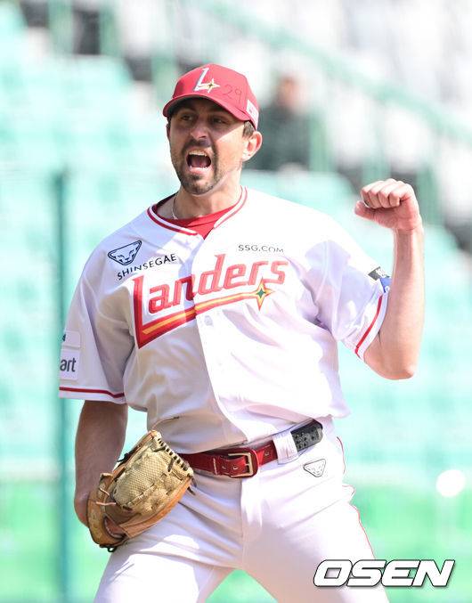 ‘151km 쾅! KKKKKK’ 3⅓이닝 4실점→4이닝 무실점 반등, 특급 외인 탄생인가 “좋은 피칭 뿌듯해”