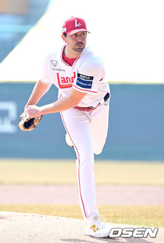 ‘151km 쾅! KKKKKK’ 3⅓이닝 4실점→4이닝 무실점 반등, 특급 외인 탄생인가 “좋은 피칭 뿌듯해”