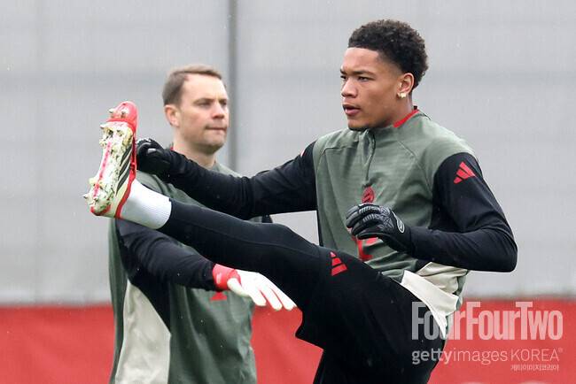 바이에른 뮌헨 사상 초유의 사태…챔스 16강 골문, ‘16살’ 유망주가 지켜야 할 위기