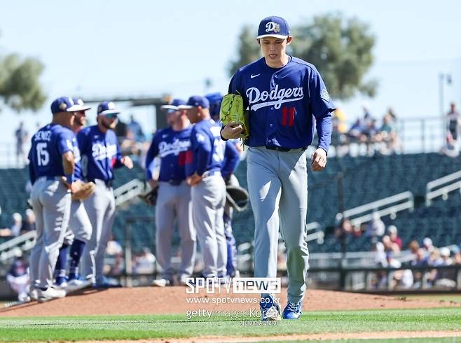 160km 던지면 뭐하나 '볼볼볼볼'…또 강판→재투입 굴욕, 사사키 선발 가능한거 맞나?