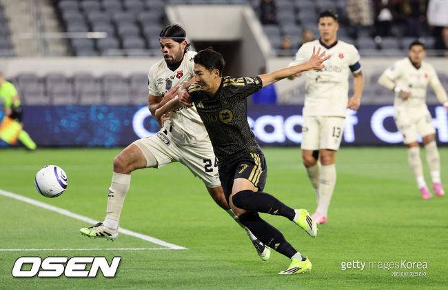 '이대로면 탈락이다' 또 2선 배치 손흥민 침묵 중...LAFC, 알라후엘렌세 원정서 선제 실점→합계 1-2로 전반 종료
