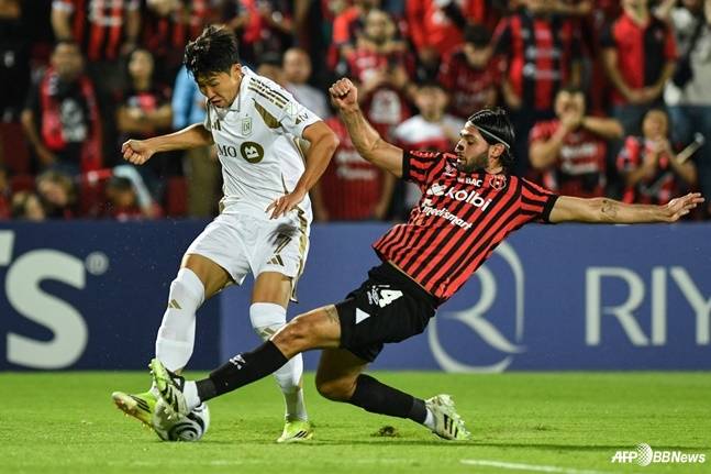 '살인태클→손흥민 멱살잡이 분노' LAFC, 챔피언스컵 극적 8강 진출... 알라후엘렌세 합계 3-2 격파